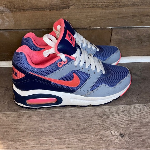 Nike Air Max navigate